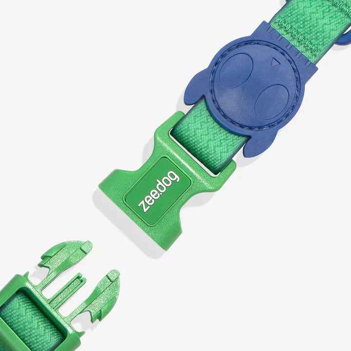 Dark green collar