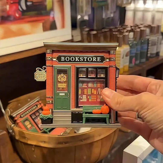 Bookstore Wallflower Projector Nightlight – 3D Mini Bookstore Lamp | Aromatherapy Diffuser & Dreamy Ambient Light for Cozy Spaces